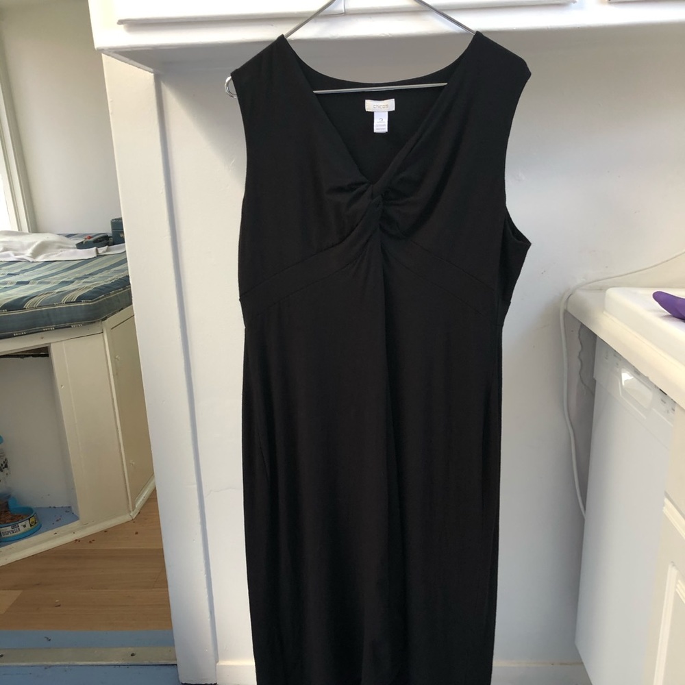 Black sleeveless mid-length dress